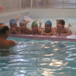 aula de natação para crianças de 3 à 5 anos
